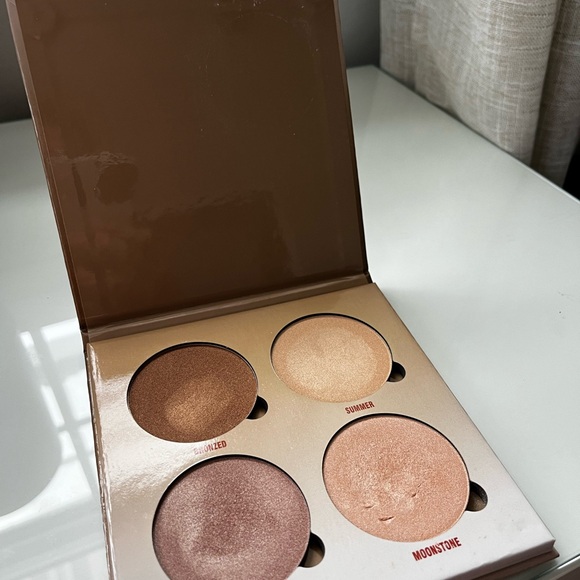 ABH glow kit palette - Picture 3 of 3